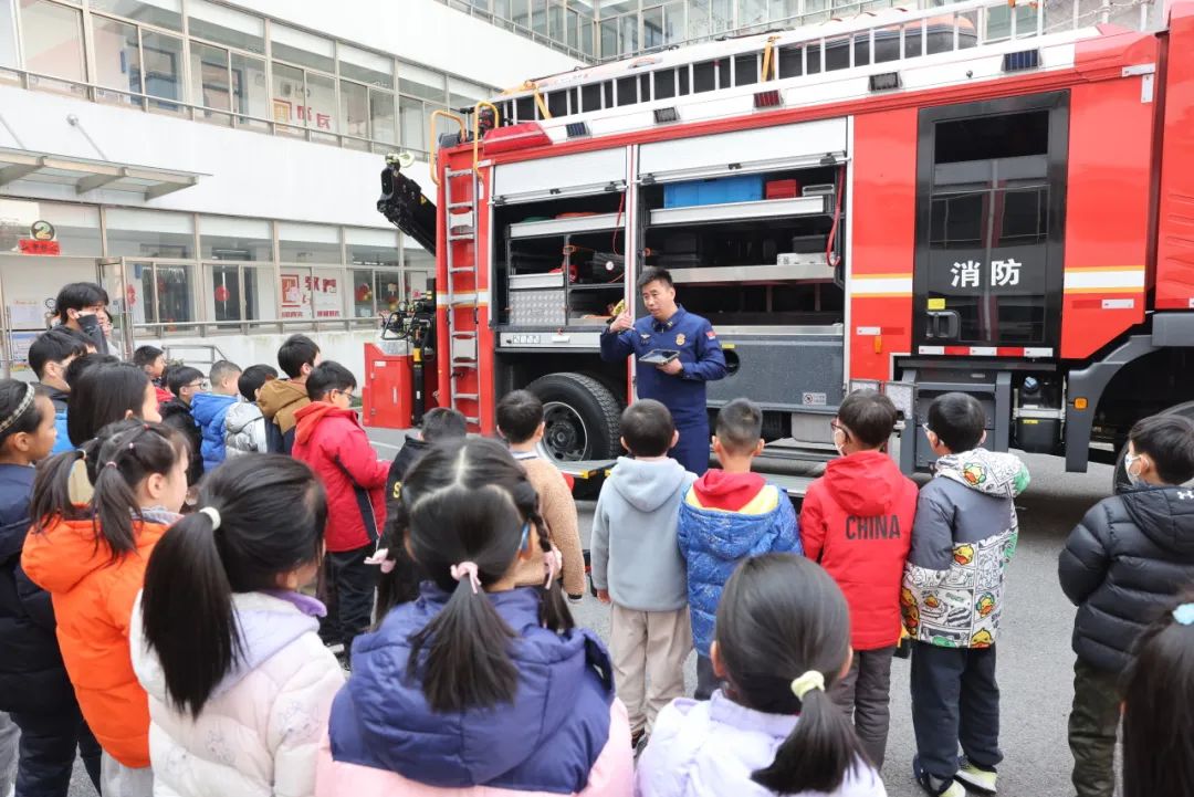 杨浦区控江路街道爱心寒托班开展消防安全教育.jpg 杨浦区控江路街道爱心寒托班开展消防安全教育.jpg