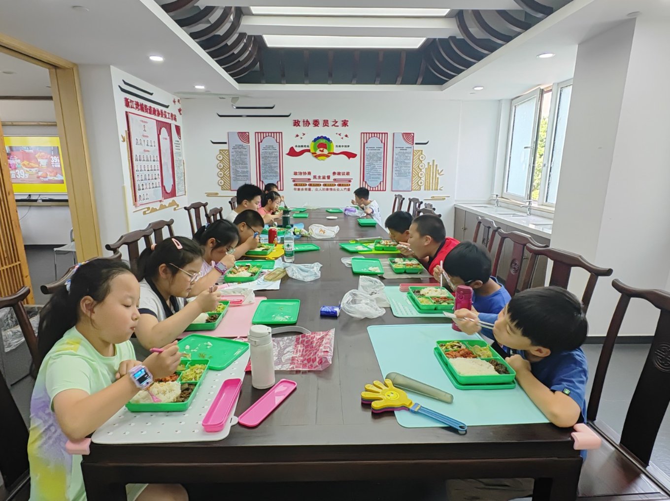 有序用餐杜绝浪费.jpg
